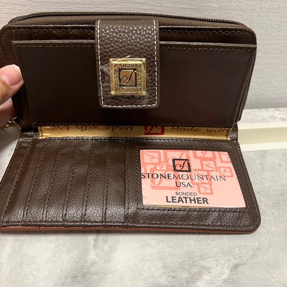 Stone Mountain Wallet NWOT Brown and Tan - Picture 3 of 7